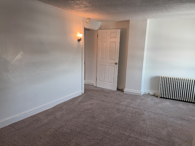 Building Photo - 433 N Pine St