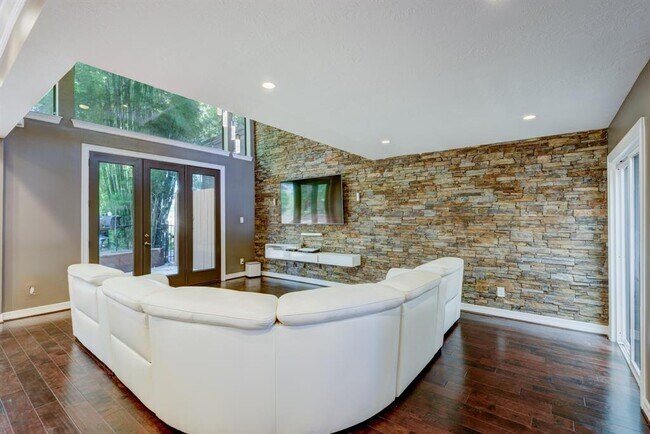 Building Photo - 4734 Post Oak Timber Dr