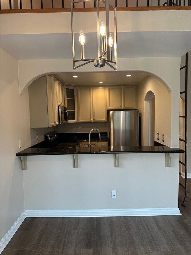 Building Photo - Renovated 2 Bed, 2 Bath Condominium in Gated Community