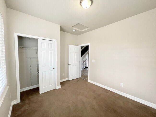 Building Photo - Stunning 4 Bed/4 Bath Home in Banning Lewis Ranch