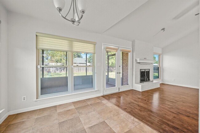 Building Photo - 605 Apache Trail