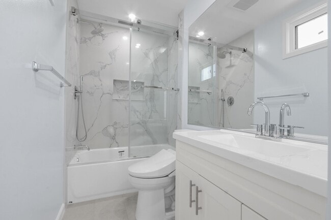 Building Photo - Beautifully Rehabbed Costa Mesa SFH with Large Yard