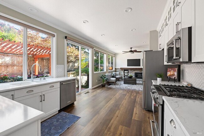 Building Photo - Two Level Home in Windsor with 4 Bedroom and 3 full Bath