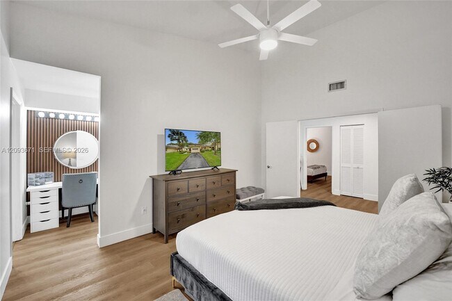 Building Photo - 465 NW 95th Ave