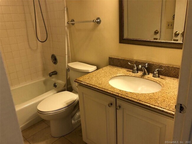 Building Photo - 6 Bouton St E