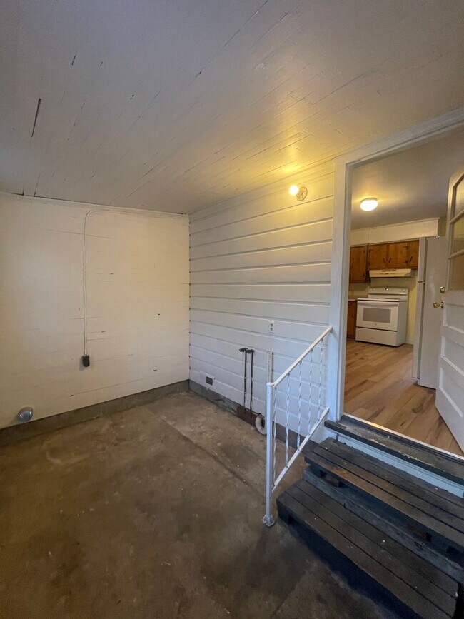 Building Photo - 3 Bedroom House Murray City Limits