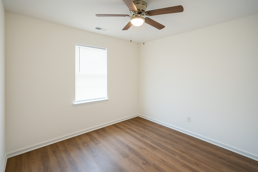 front bedroom - 1220 E 57th St