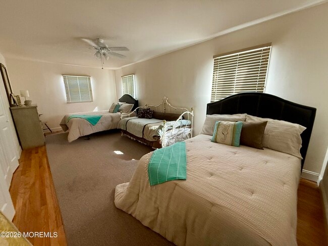 Building Photo - 102 W Colony Rd