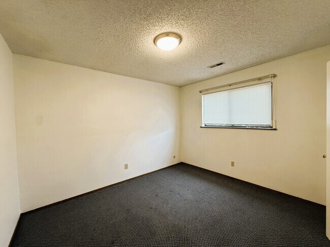 Building Photo - 1736 S Meridian Ave