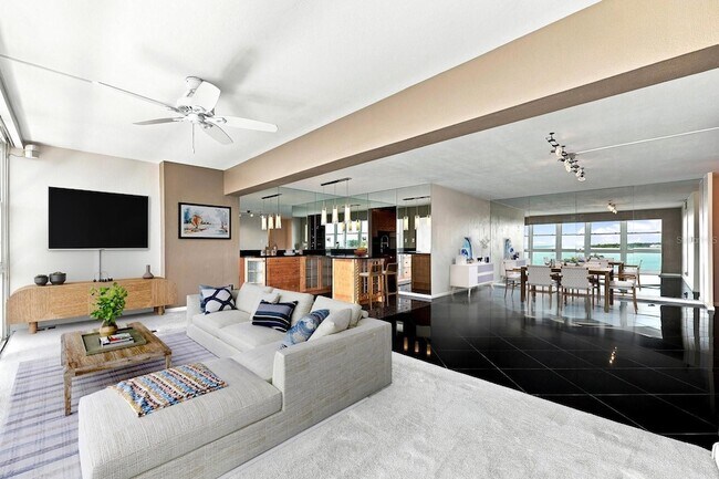 Building Photo - 7200 Sunshine Skyway Ln S