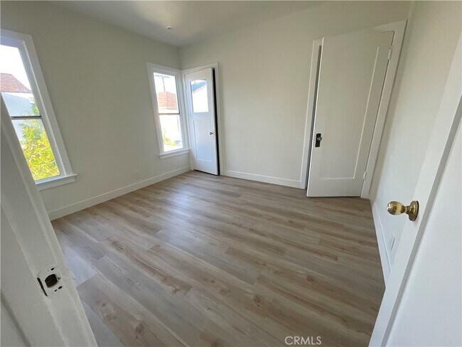Building Photo - 1522 Bronson Ave