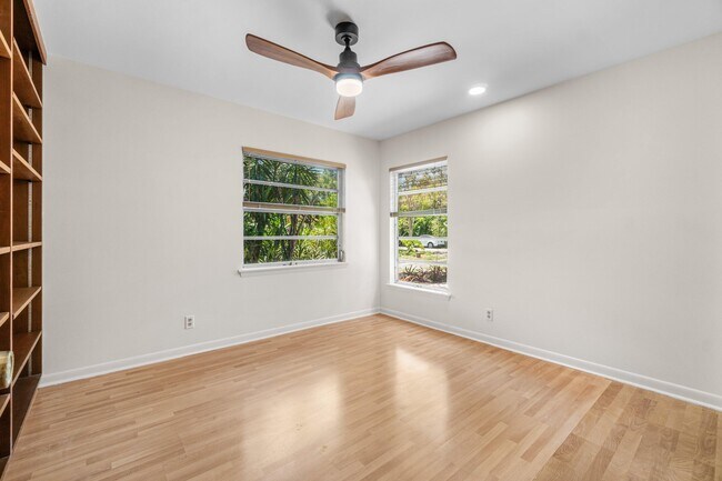 Building Photo - 1051 SW 21st St