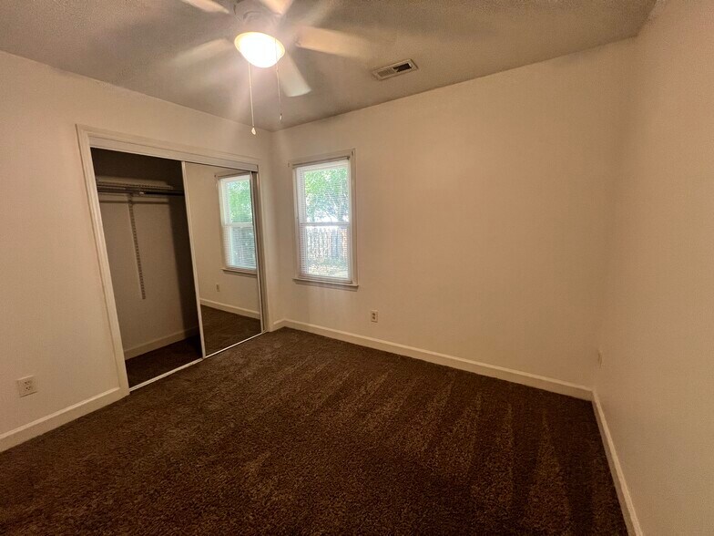 Building Photo - 4415 Bridgeport Dr
