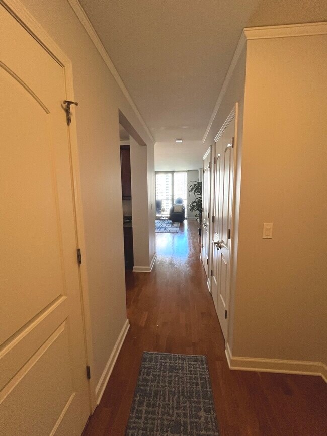 Building Photo - 420 E Waterside Dr