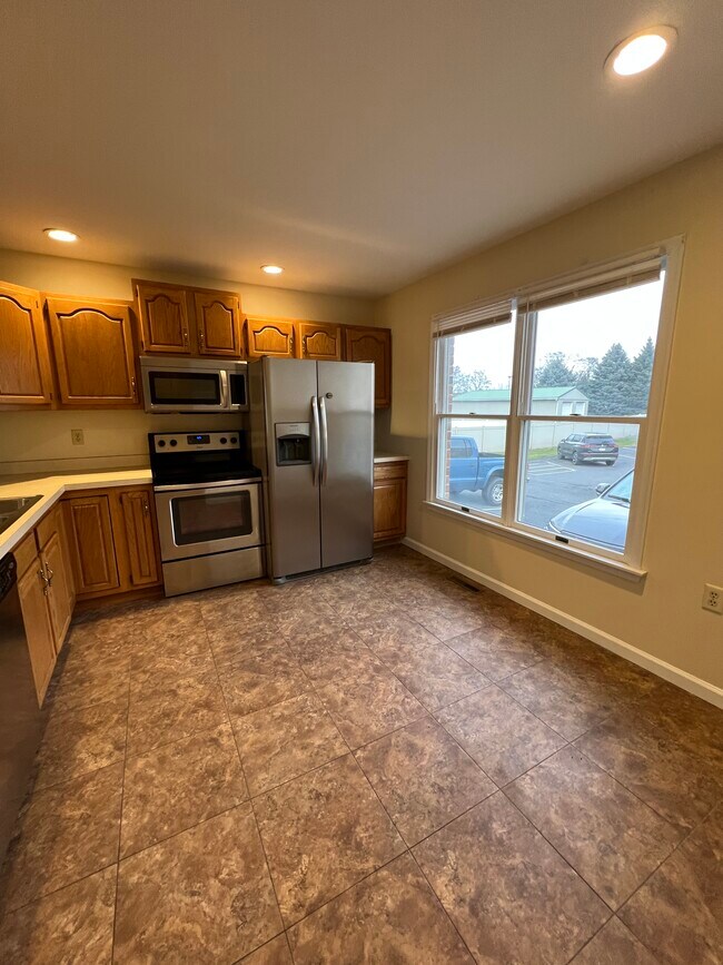 Building Photo - 4 N Locust St