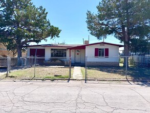 Building Photo - HUD Approved Home!