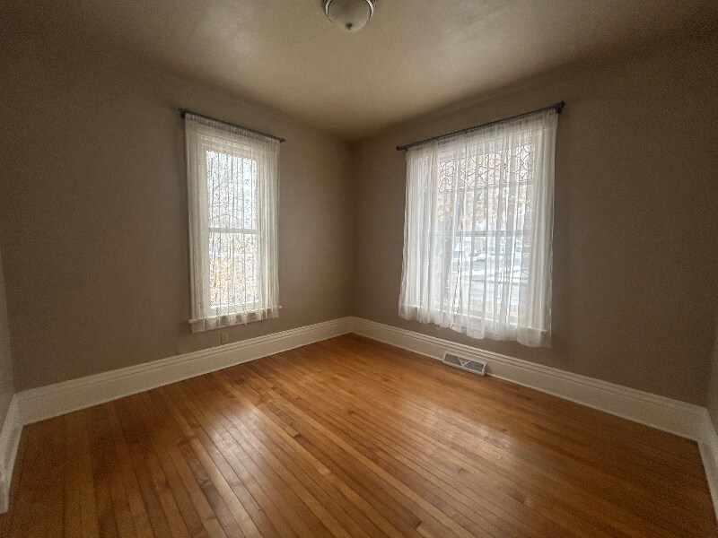 Building Photo - 231 S Prairie Ave