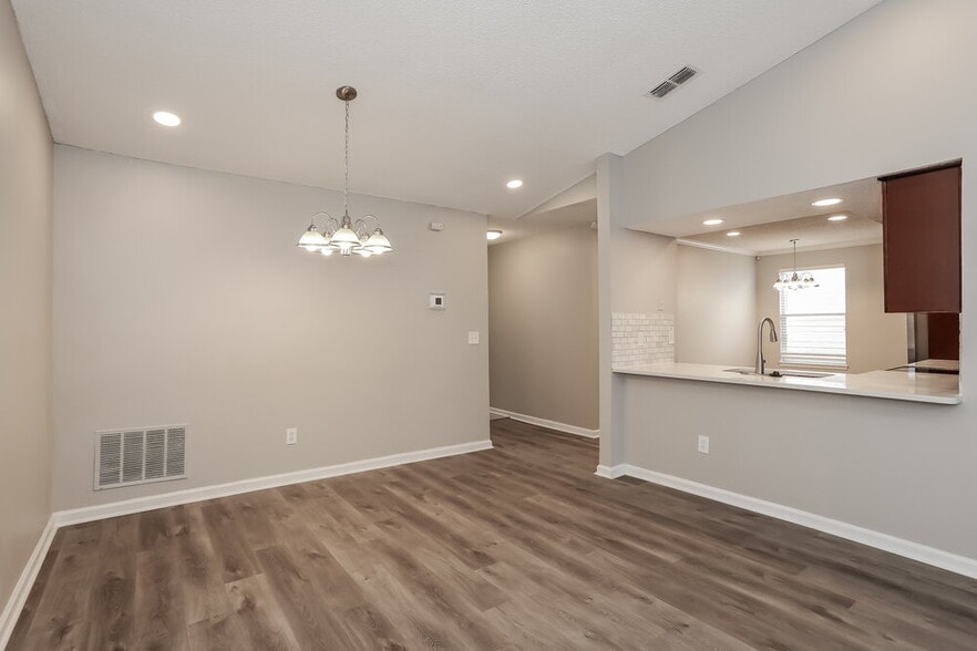 Building Photo - 7862 Aquarius Cir S