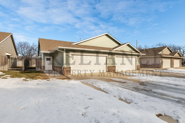 Building Photo - 212 W May St