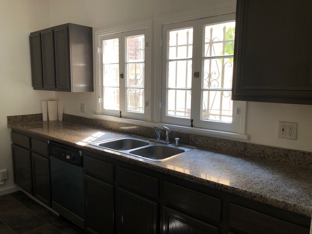 KITCHEN - 410 N Orange Grove Ave