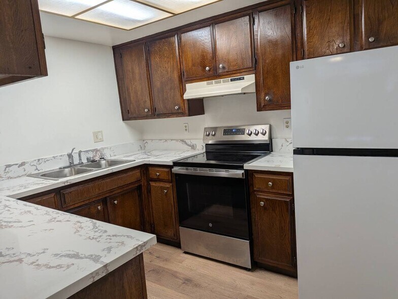 Building Photo - 9279 Corinthian Cir