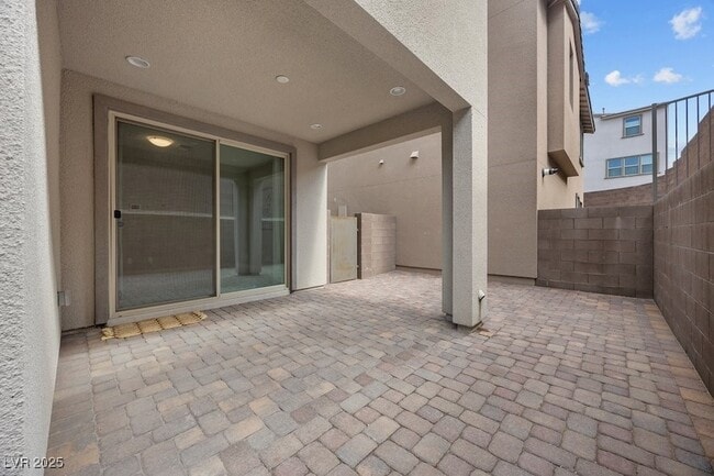 Building Photo - 635 Pyrite Will St