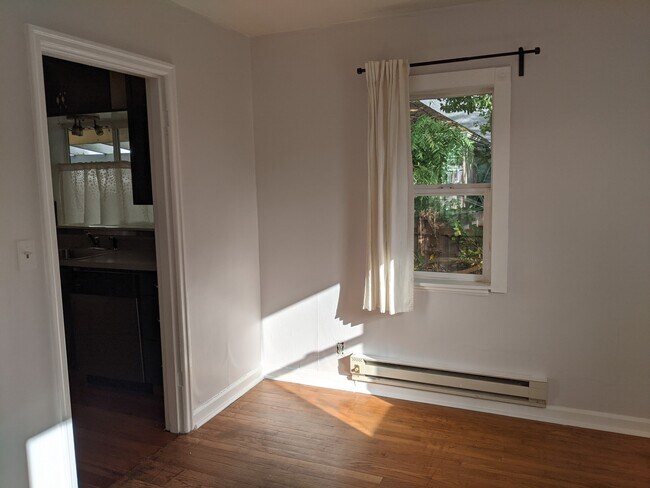 Building Photo - 913 NE Church Street