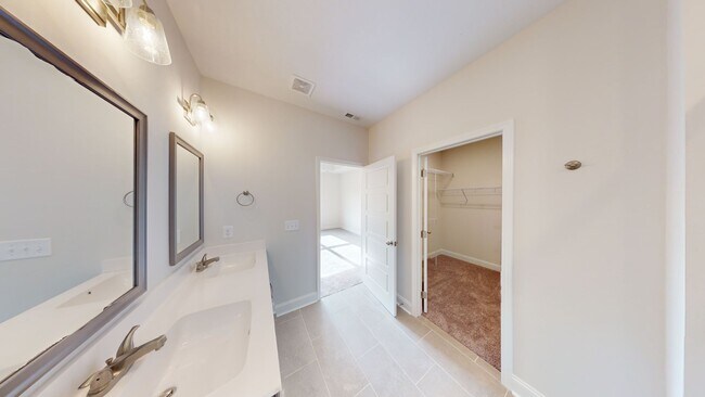 Building Photo - Modern Comfort Meets Everyday Convenience in Clarksville