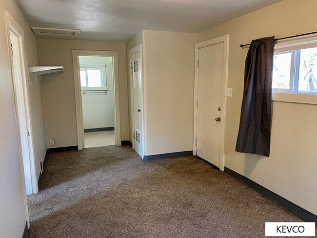 Building Photo - 821 W Myrtle St