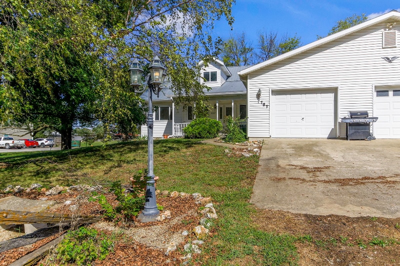 Building Photo - 707 E Brick St