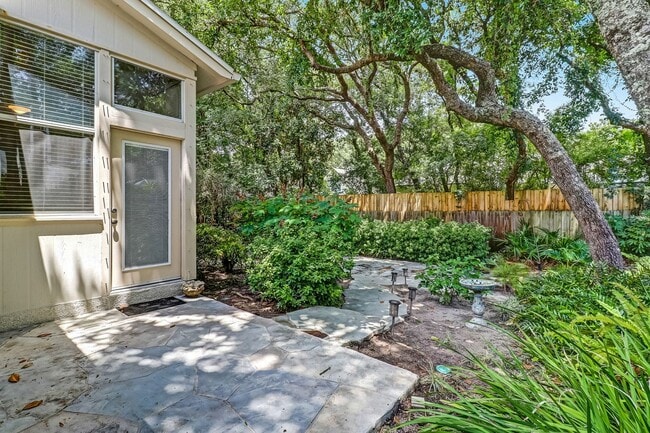 Building Photo - Coastal Living on Amelia Island