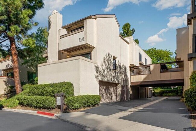 Building Photo - Beautifully Furnished 2 Bed/2.5 Bath Townhome in the Desirable Woodlands of La Jolla