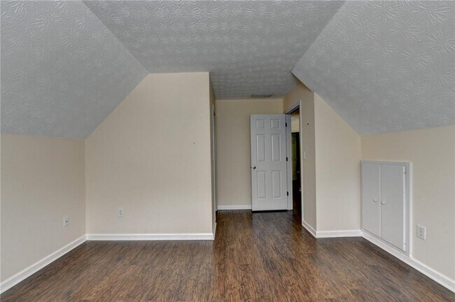 Building Photo - 3380 McClure Woods Dr