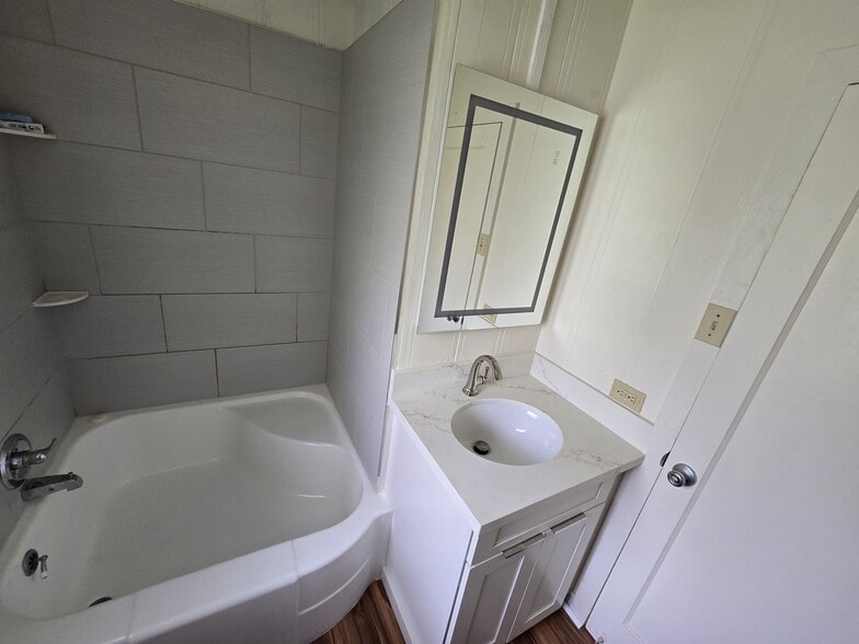 Building Photo - 3260 Olu St