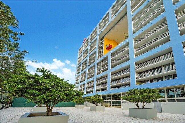 Building Photo - 2025 Brickell Ave