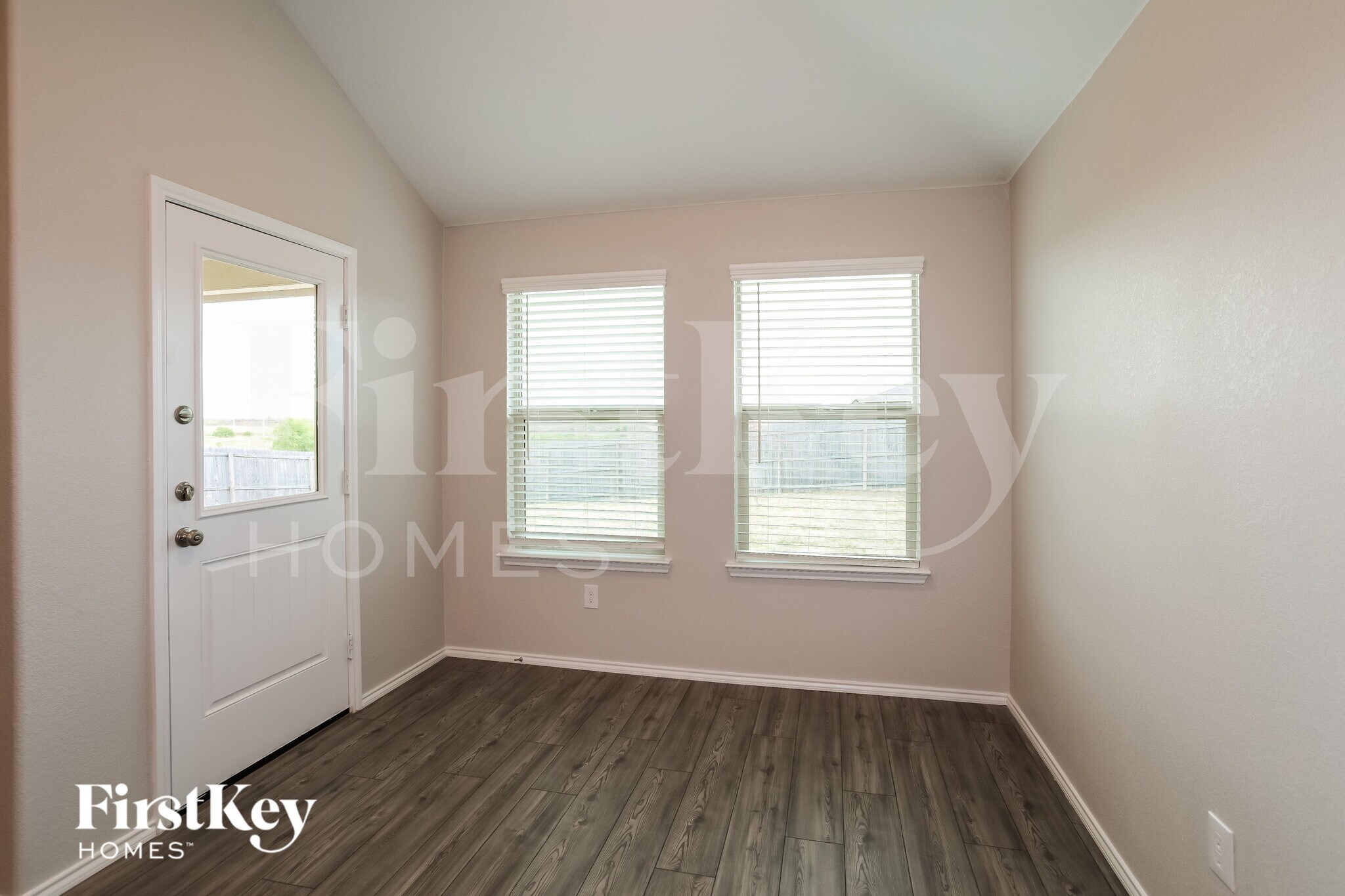 Building Photo - 301 Saguaro Dr