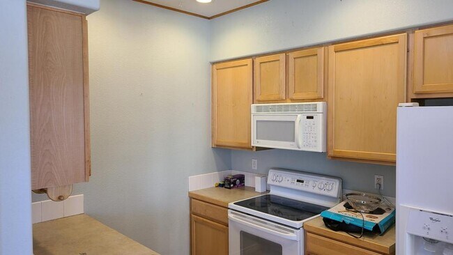 Building Photo - 818 S Terry St Unit 1