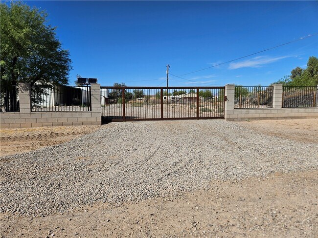 Building Photo - 7098 Kaiser Dr