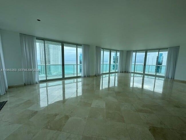 Building Photo - 16400 Collins Ave