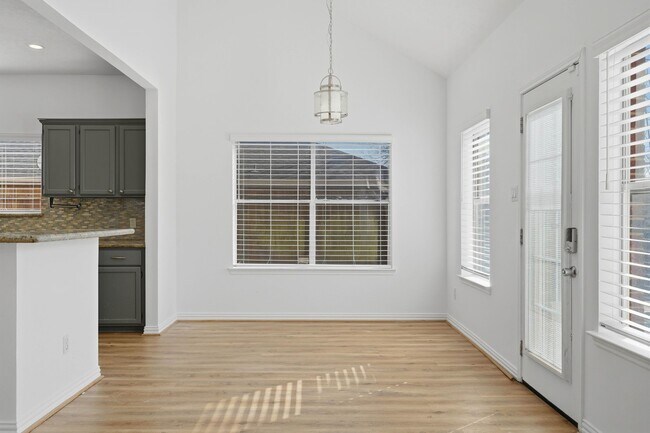 Building Photo - 2910 Cocona Ln