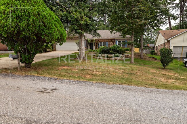 Building Photo - Daphne 3BR/2BA + Bonus Den – Spacious, Stylish & Full of Charm!