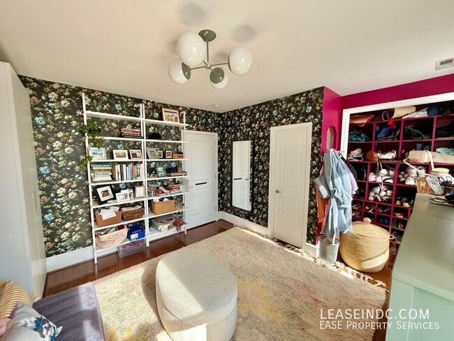 Building Photo - 159 V St NE