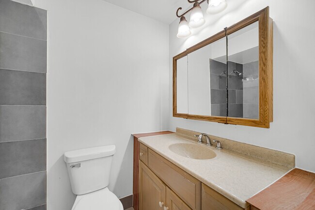 Building Photo - 1395 Alpine Ct