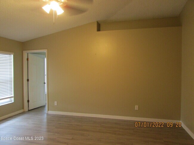 Building Photo - 700 Benton Dr