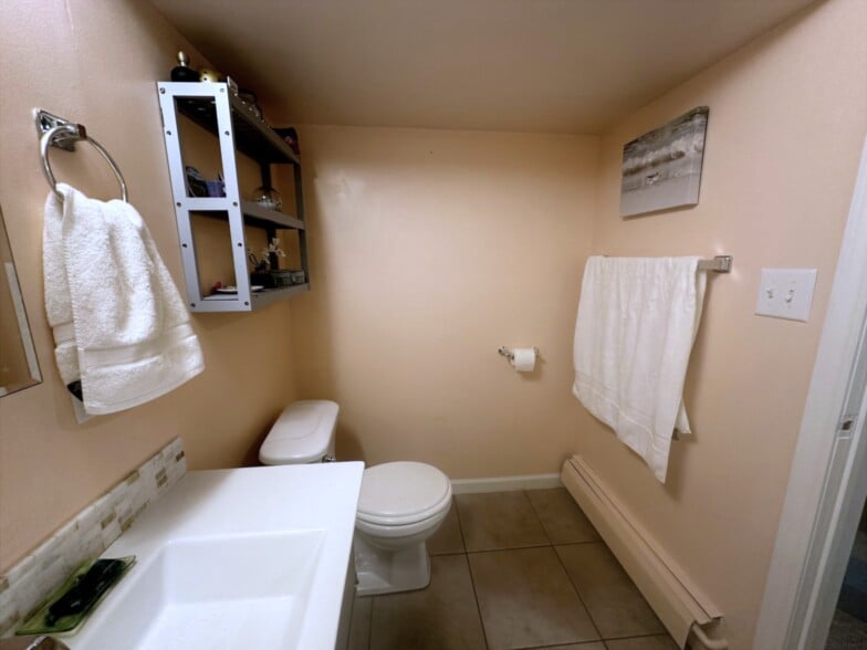 Bathroom - 5940 N Bernard St