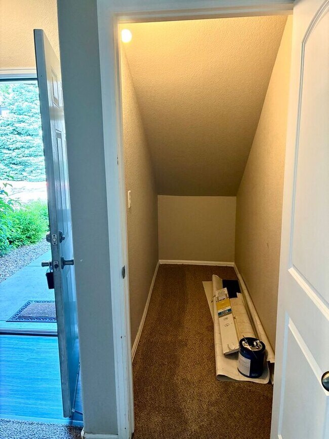 Building Photo - ***2 WEEKS FREE***West Greeley Spacious Townhome With New Carpet!