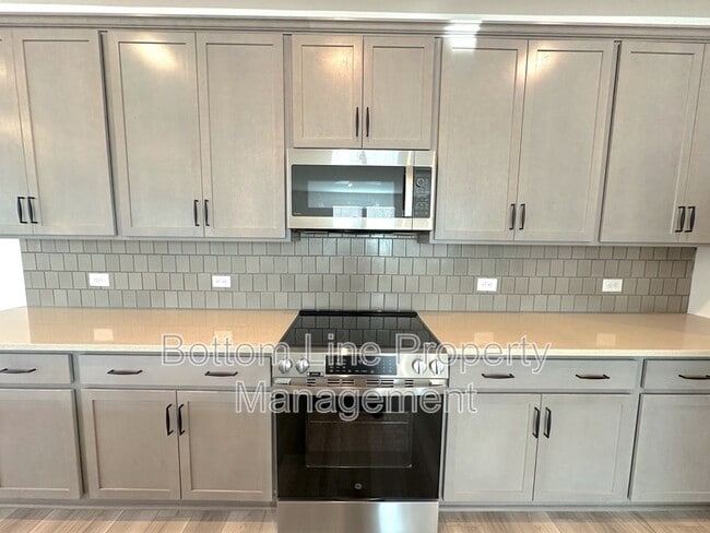 Building Photo - 2938 Clyde Dr