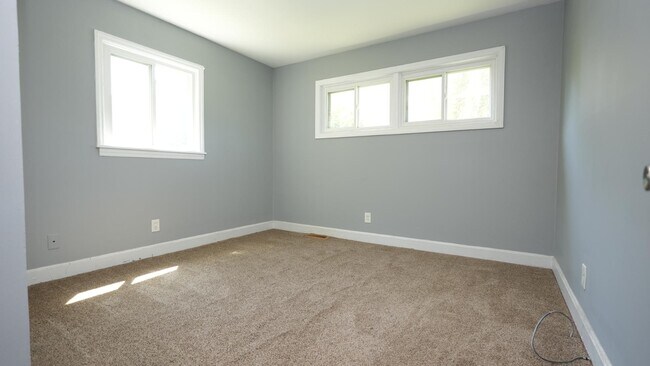 Building Photo - 2614 Golf Course Ln