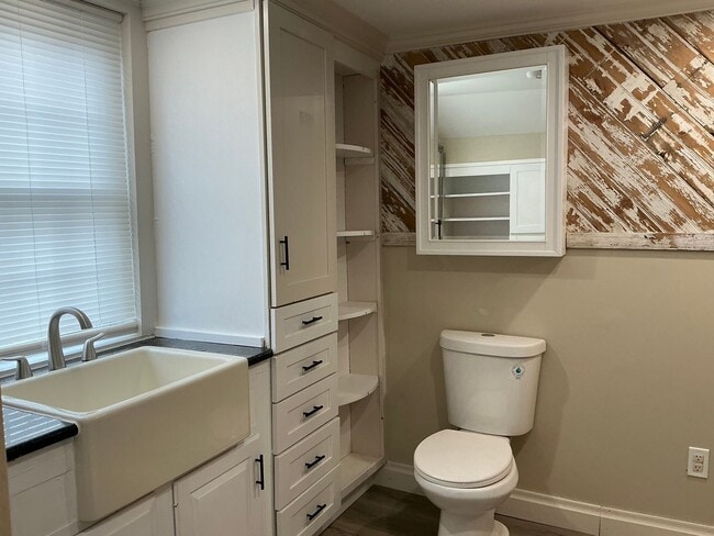 Building Photo - 167 S Main St