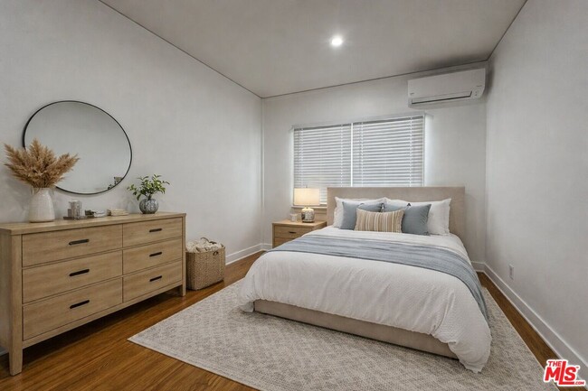 Building Photo - 856 S Gramercy Pl